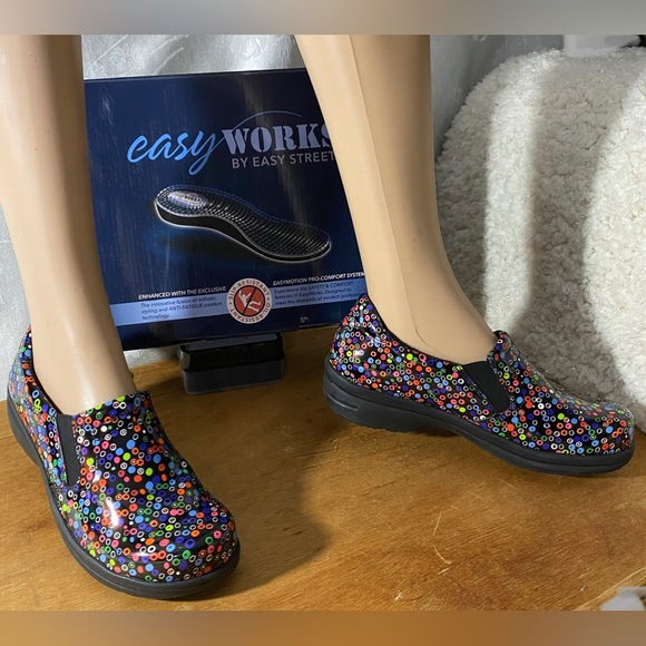 EASY WORKS SLIP RESISTANT SLIP ON WORK SHOES - Picture 2 of 8